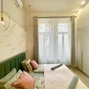 Logodi #castle #freeparking Apartament
