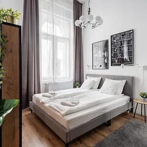 E32 - Oktogon Panorama Suite - Best Location - By Bqa Appartamento